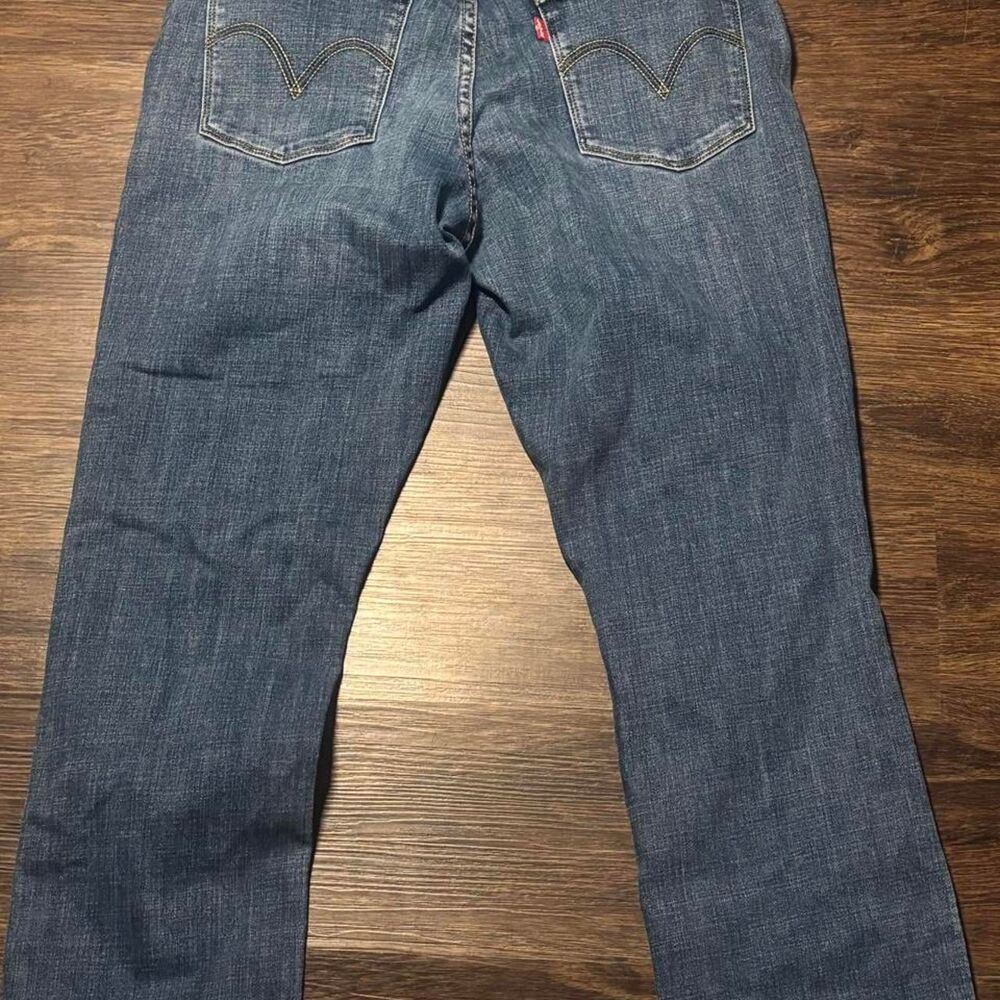 Levi-s Women's Blue and Navy Jeans - Picture 3 of 6